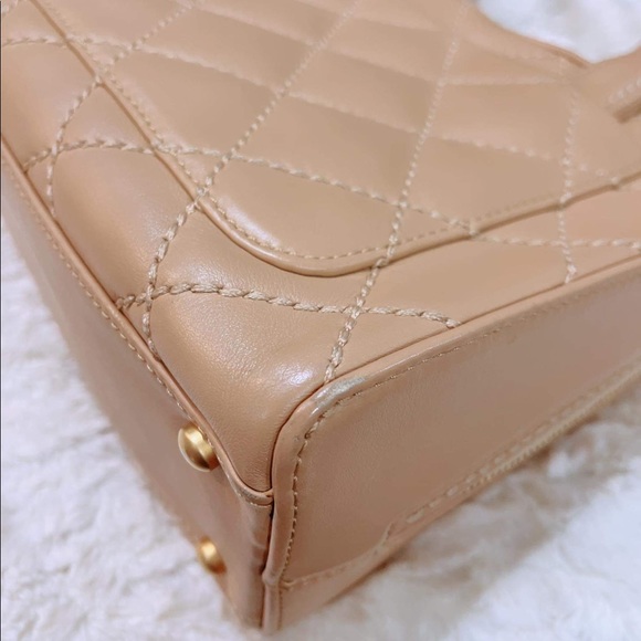 Authentic Chanel Bowler handbag - Picture 10 of 16